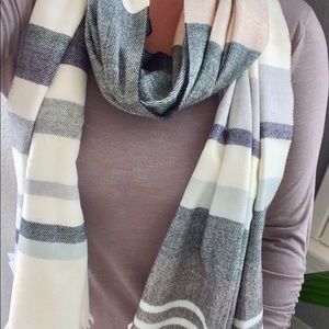 Gap striped scarf 100% acrylic